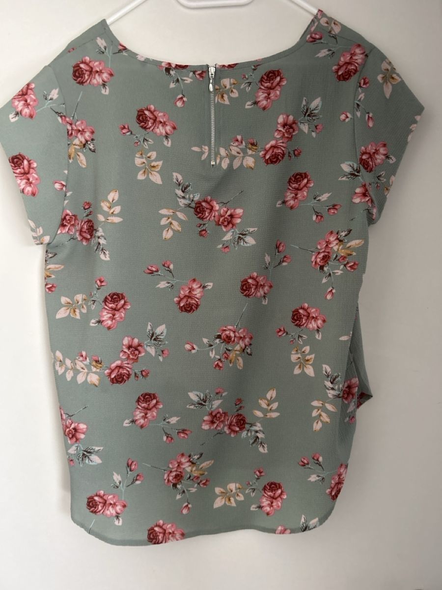 Only Blusen: Bluse von Only, Grösse 40, salbei mit Blumen – Neu (gemäss Beschreibung) aus Erlinsbach SO von hallon480 1