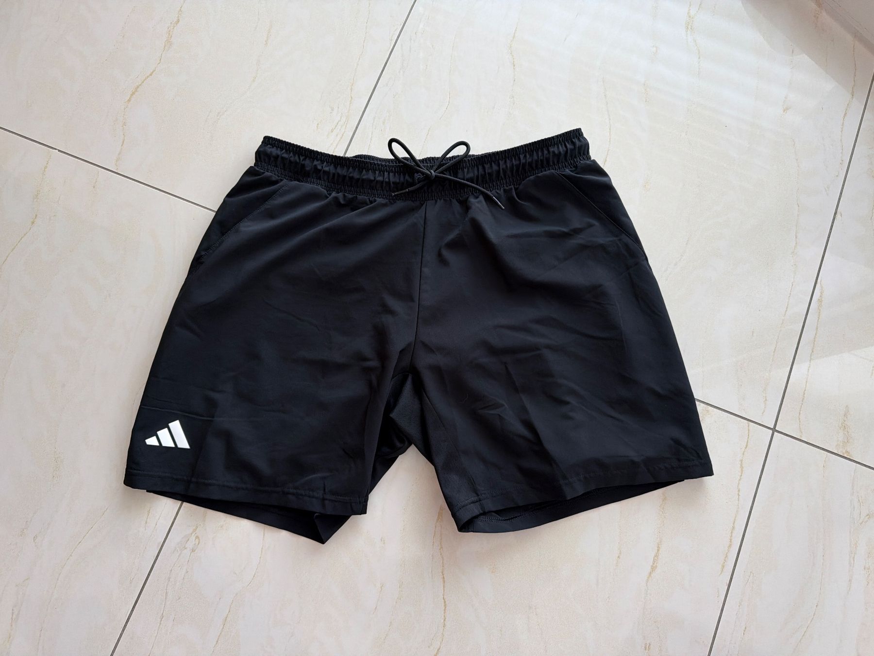 Adidas Pantaloni: ADIDAS Tennishose L mit Innentights – Usato da Cham venduto da 2-hand