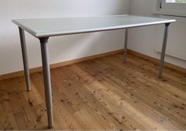 Tisch Ikea Vika Lauri mit Glasplatte