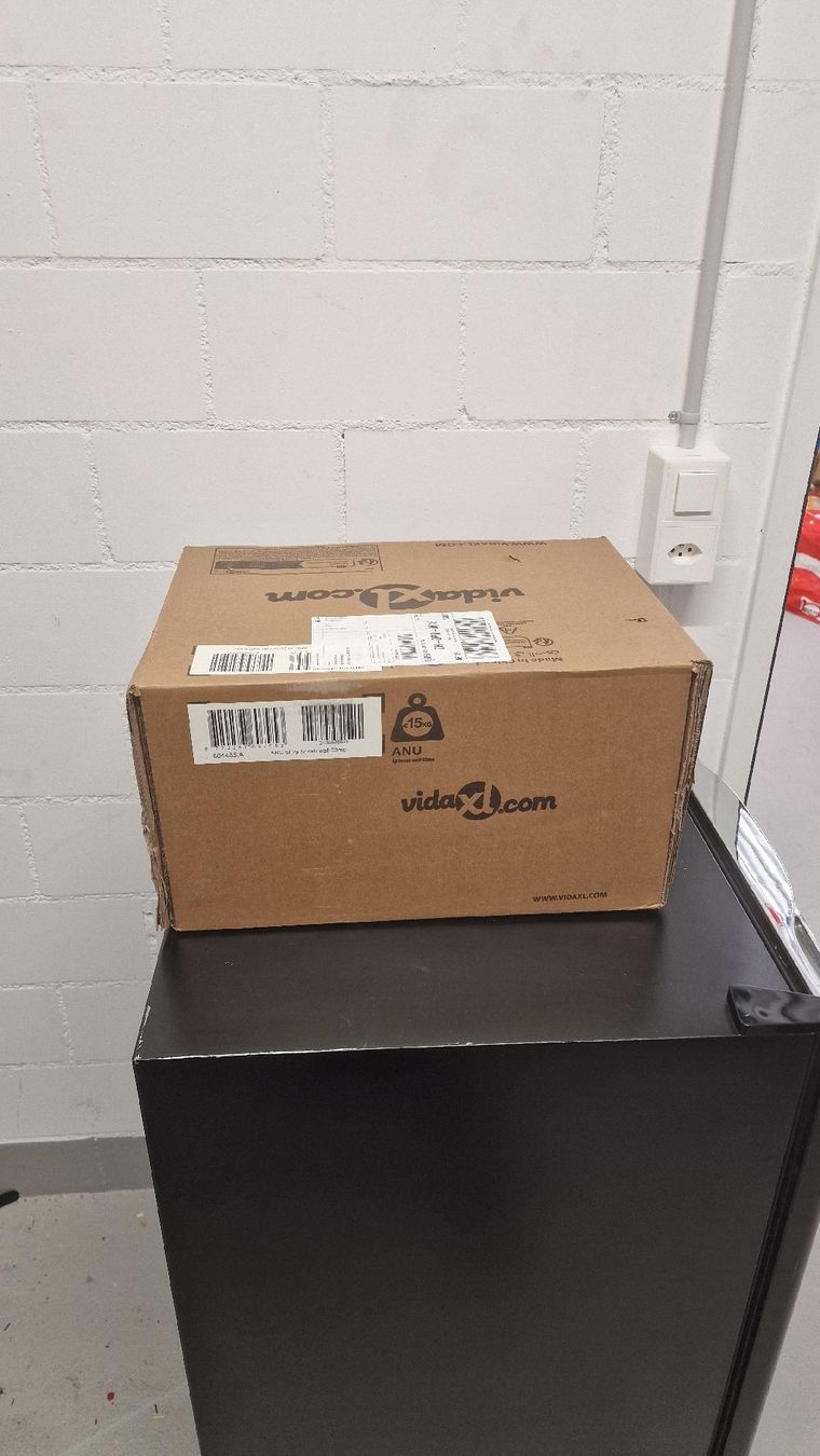 Armadi: Schwarzer Hängeschrank von VidaXL, Original verpackt – Nuovo e nell'imballaggio originale da Wallenwil venduto da Abverkauf.ch 1