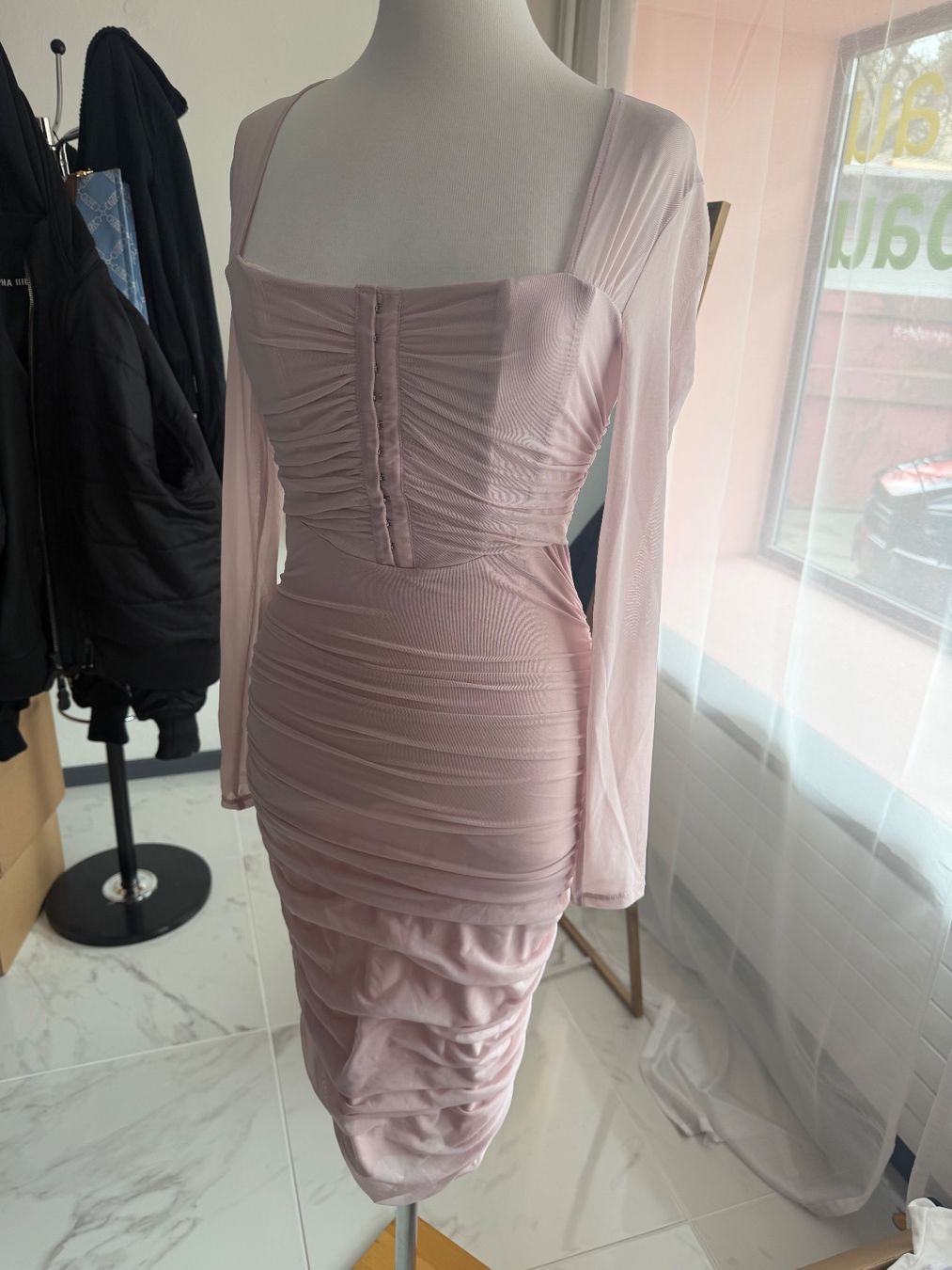 Guess Vestiti: NEUES GUESS MIDIKLEID ROSA GRÖSSE M – Nuovo (secondo la descrizione) da Arch venduto da ellaisa84 1