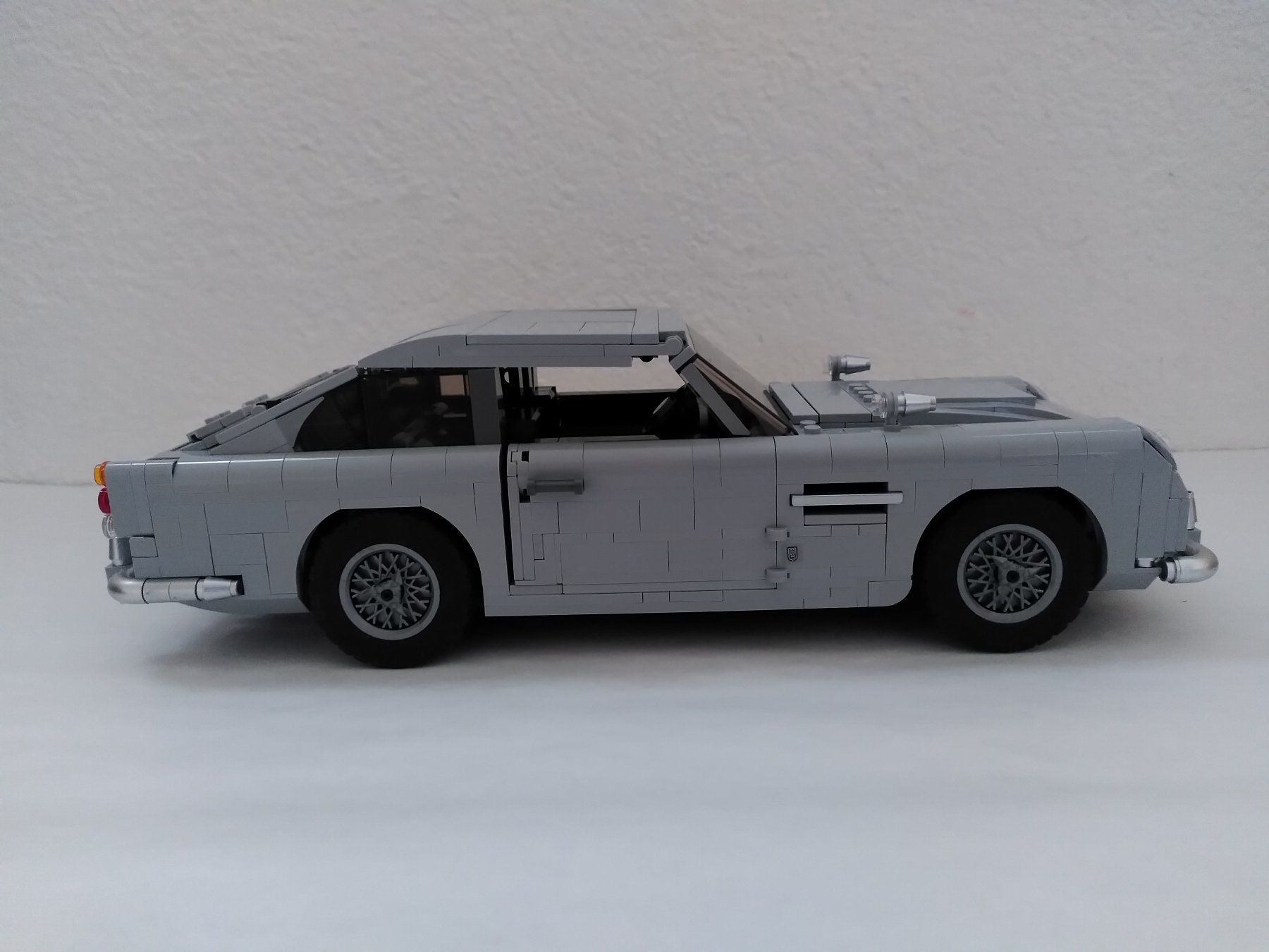 Lego Giocattoli: LEGO CREATOR: Set 10262 - James Bond Aston Martin DB5 – Usato da Zuchwil venduto da Biber413