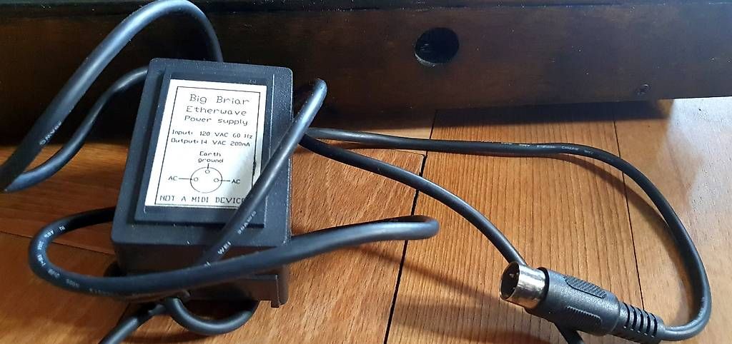 Moog Strumenti musicali: Big Briar Etherwave Theremin – Usato da St. Imier venduto da Lautar_Vega 1
