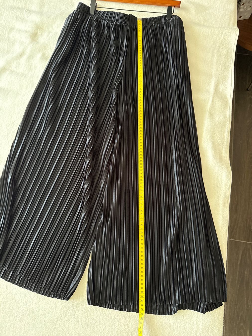 Pantaloni: John Lewis Schwarz weites Bein / Culottes – Usato da Spreitenbach venduto da BritToSwiss 2