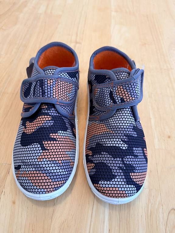 Scarpe per ragazzi: Neue Kinderschuhe Gr. 33  Camouflage Design – Nuovo e nell'imballaggio originale da Untersiggenthal venduto da Yefe