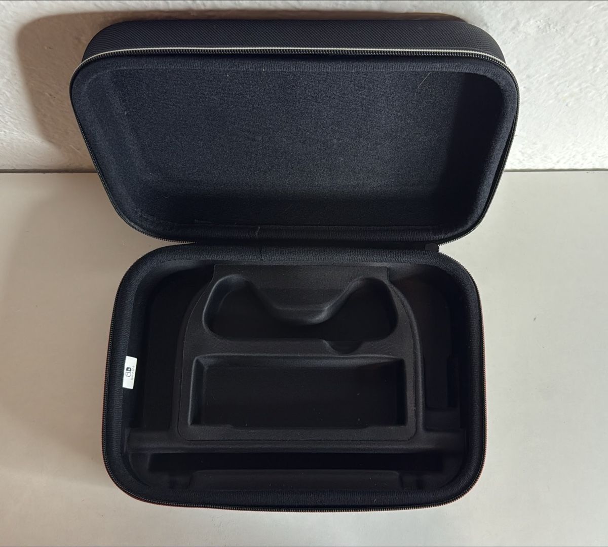 Nintendo Console: Nintendo Switch Carrying Case Black Hard Shell - Good Cond. – Usato da Ehrendingen venduto da bubulence 2