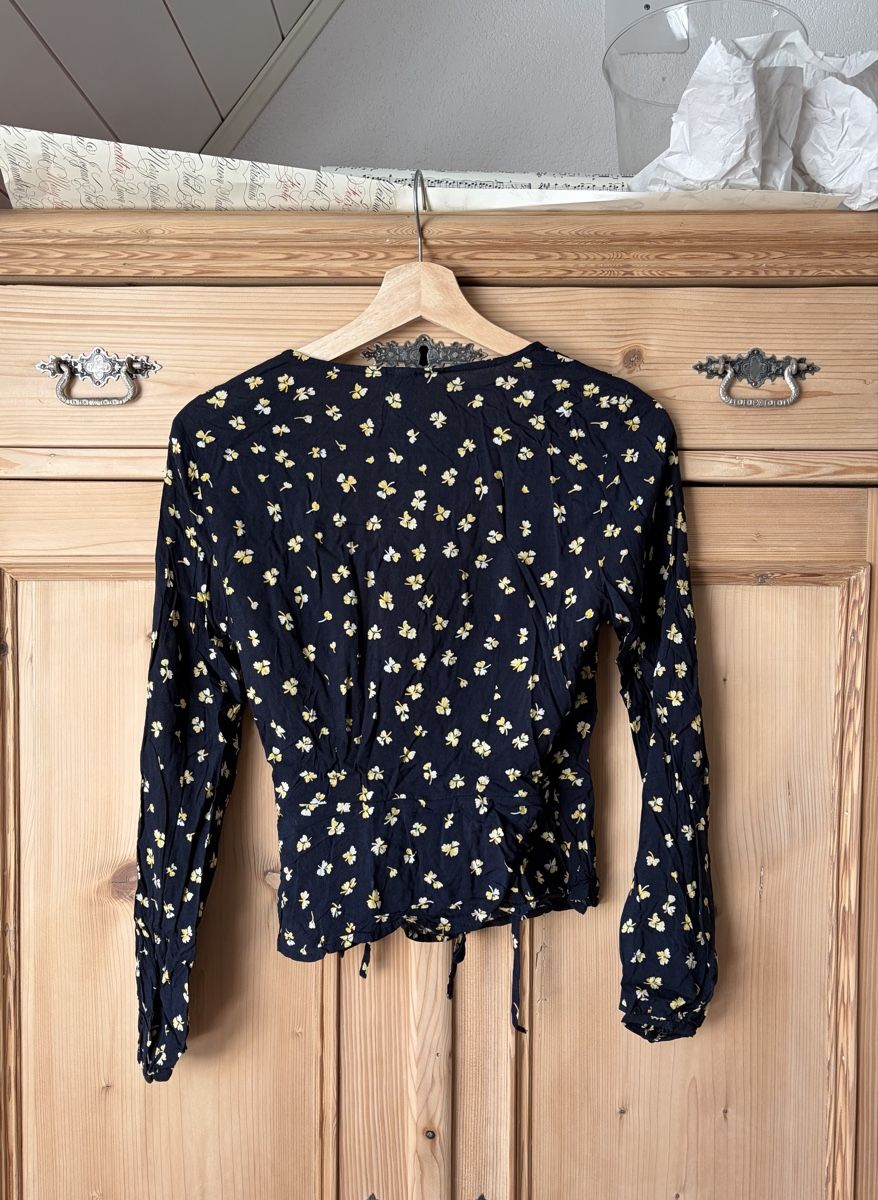 H&M Blusen: Wickelbluse – Gebraucht aus Oberwil BL von Fialova 2