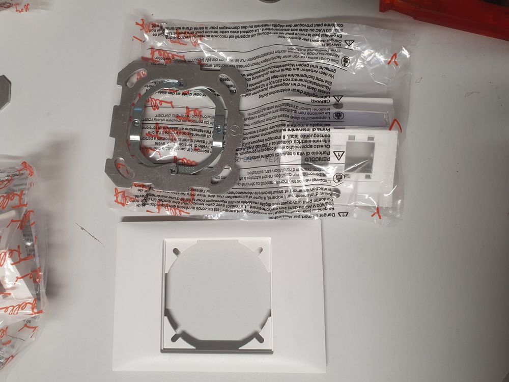 Brüstung 2 RJ45 EDIZIOdue Schrägauslas Feller UKV freenet (Neu und ...