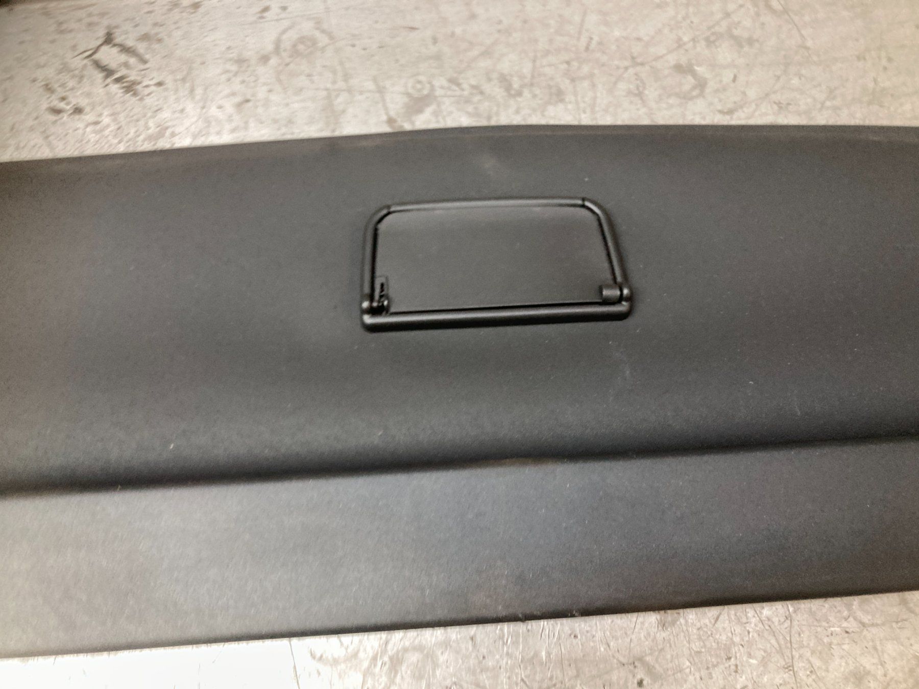 Volvo Tutti pezzi di ricambio auto: Volvo XC90 Gepäckraumabdeckung / Laderaumabdeckung – Usato da Cham venduto da WB2223 5