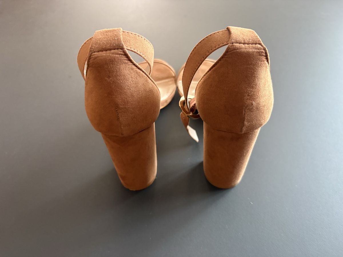 Chaussures femmes: Celena braune Sandaletten Gr. 41 – Neuf avec emballage d'origine à Goldau par Wiseltoni 1