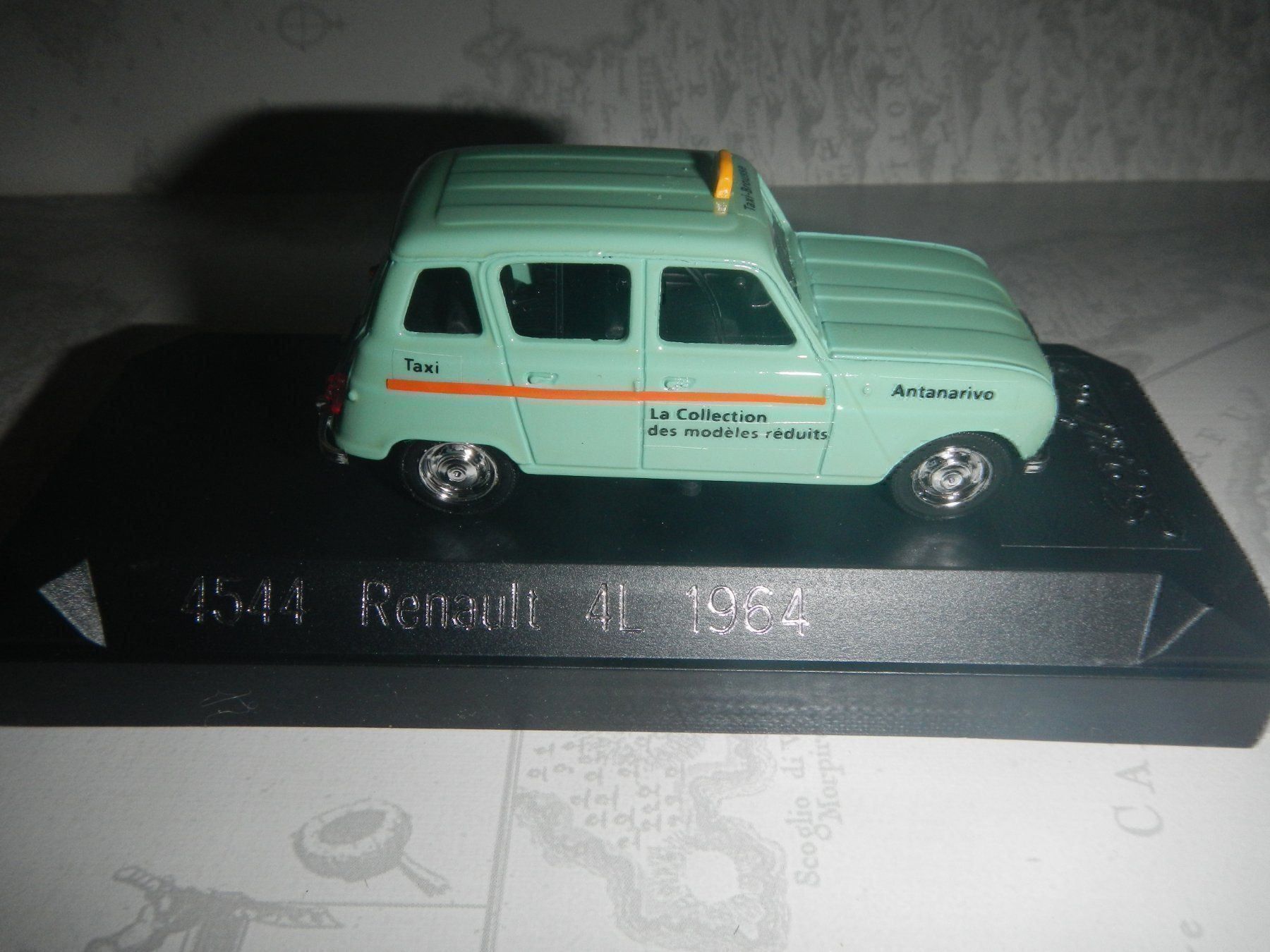 Renault Modellautos: Renault 4 taxi 1:43 Solido modèle pub. – Gebraucht aus Domdidier von Bimbo57 1