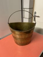 Antiker Messing-Holz-Eimer – Praktisch für den Garten.