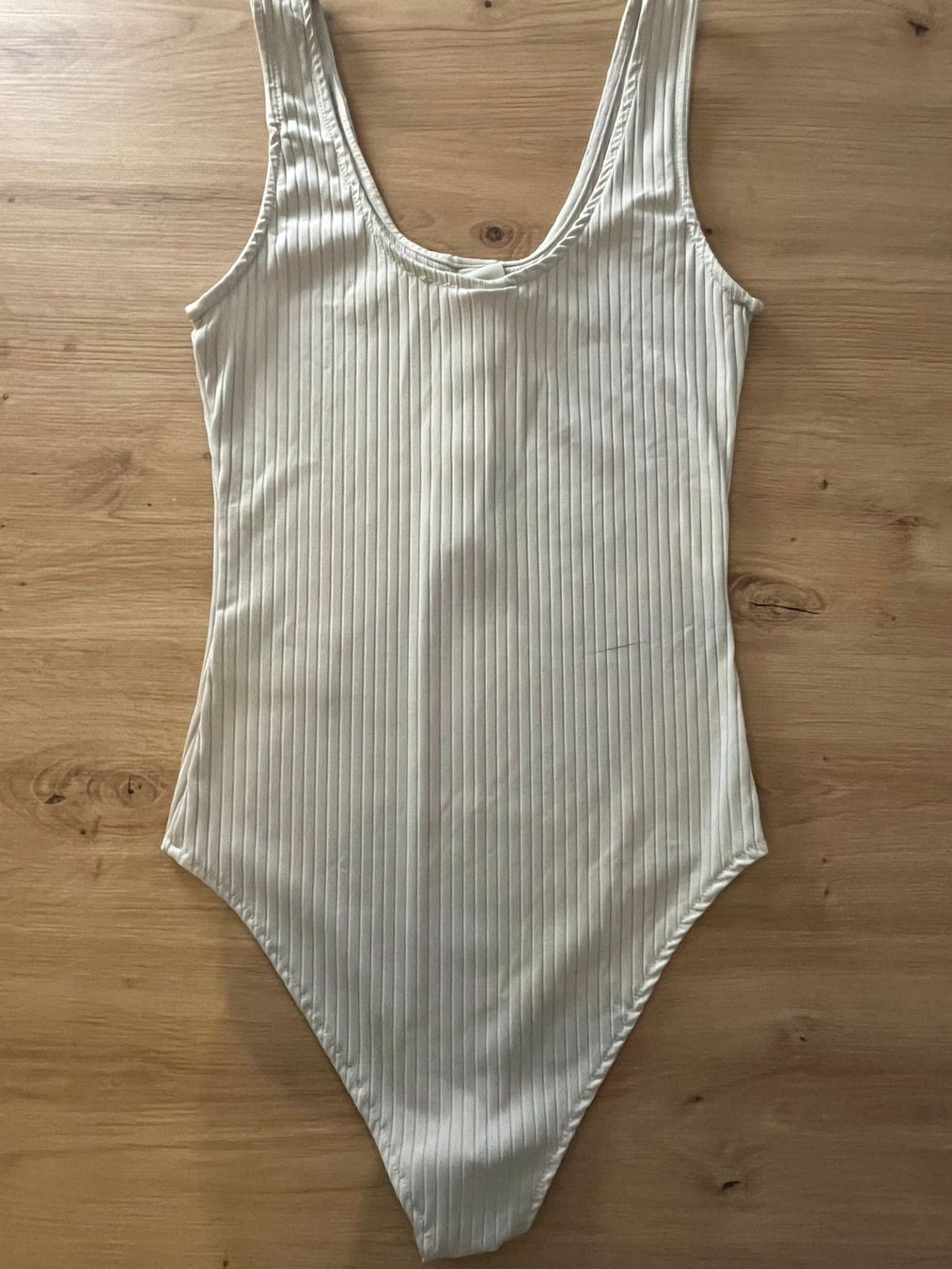H&M Top: Body blanc à boutons H&M - S – Usato da Sion venduto da Kitty_Kat 1