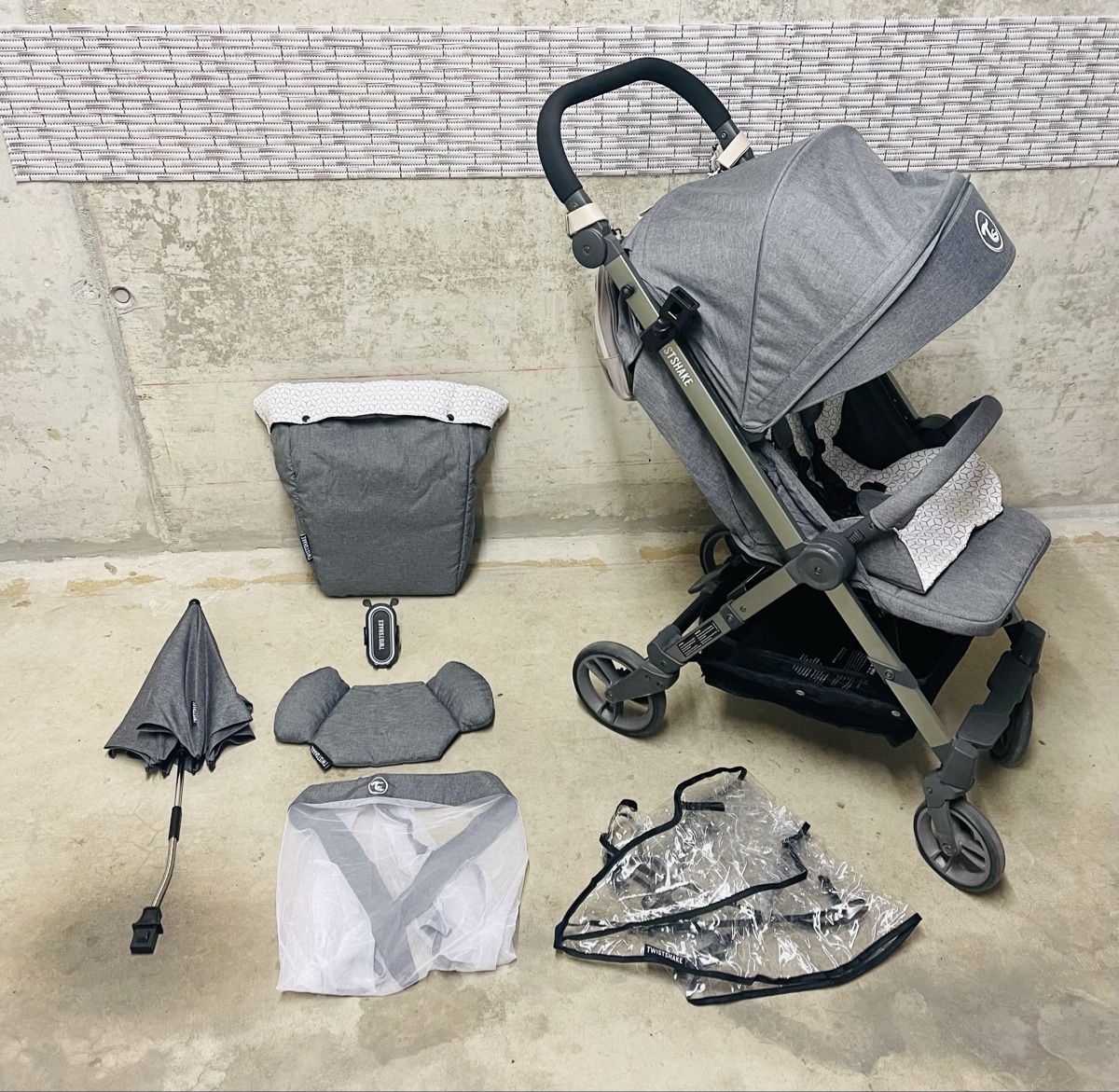 Kinderwagen: Poussette TwistShake avec accessoires – Gebraucht aus Sion von FashionStore3