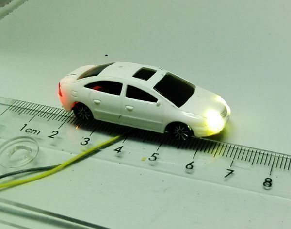 Modellini di ferrovie: 5 Autos mit LED-Beleuchtung Spur H0 12V – Nuovo (secondo la descrizione) da Luzern venduto da Salefactory