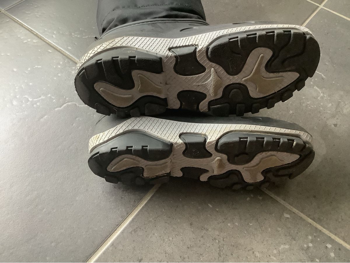 Schuhe für Jungen: Bottes hiver doublées noires 39 – Gebraucht aus Granges -Paccot von Titi_1978 2