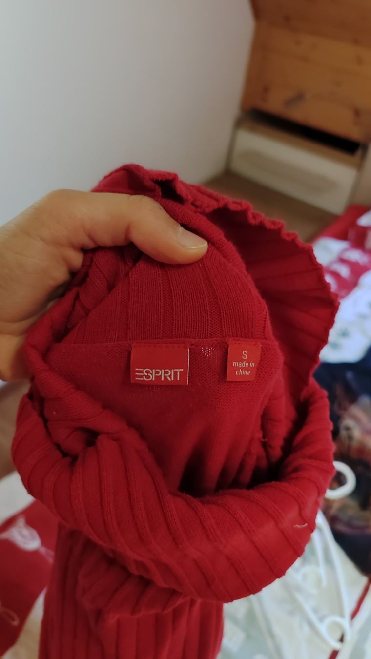 Esprit Pulls & Sweat-shirts: rote Biaggini Pullover, Gr. S & M, Set: 5 Stk. – Neuf (Voir description) à Brüttisellen par nic_xm7s 7