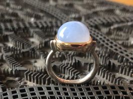 CHALCEDON Cabochon in solider Goldfassung 750  Grösse: 53