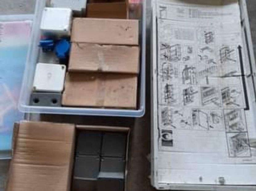 Tous les outils: Strom Paket Stromzubehör Elektro 20 Teile – D'occasion à Unterwasser par cla_ttg6
