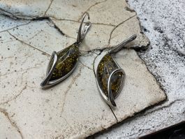 Vintage Ohrhänger mit grünem Bernstein, Sterlingsilber
