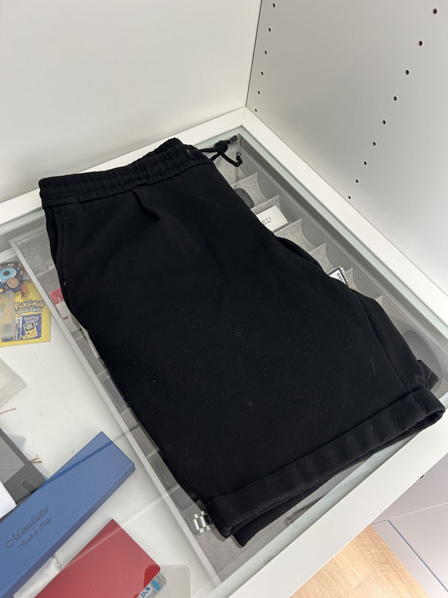 Zara Pantaloni: Schwarze kurze Jogginghose ZARA, Gr. L – Usato da Bülach venduto da INO_ 3