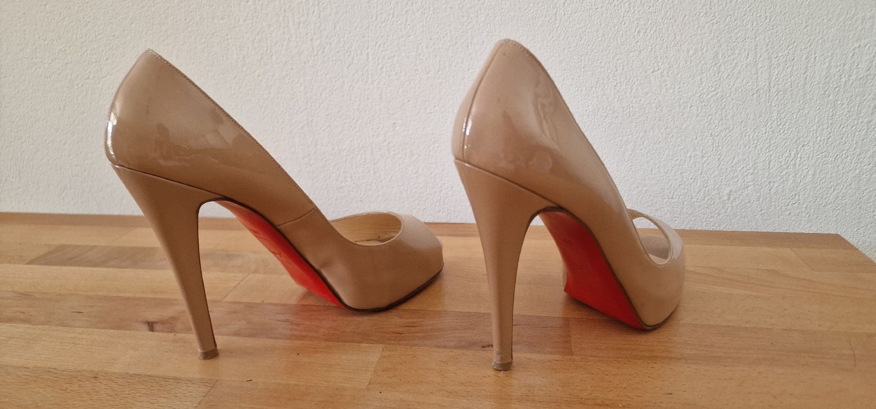 Christian Louboutin Scarpe da donna: Christian Louboutin beige Gr. 38.5 – Nuovo (secondo la descrizione) da Mollis venduto da PilatusStern 3