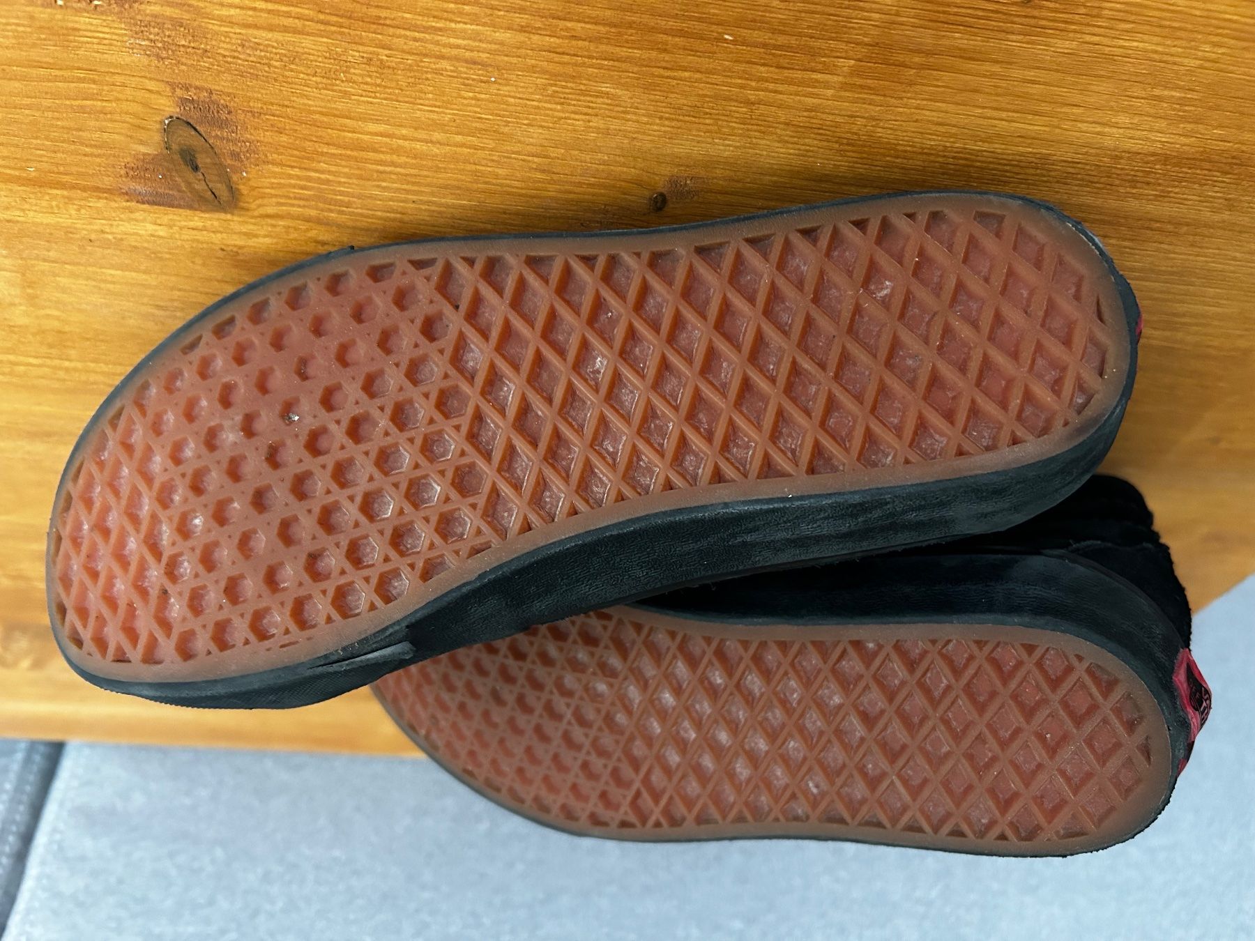 Vans Scarpe da uomo: Vans noires 40.5 – Usato da Marin-Epagnier venduto da hibiscus26 2