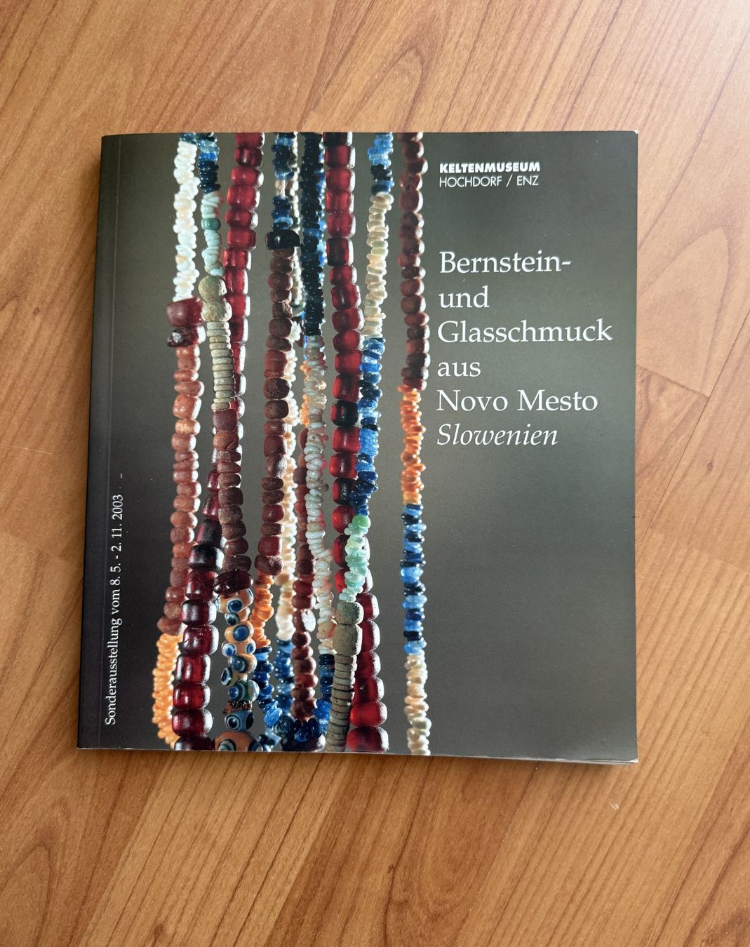 Bücher: Buch Bernstein- und Glasschmuck – Neu (gemäss Beschreibung) aus Wängi von squirrelwoman