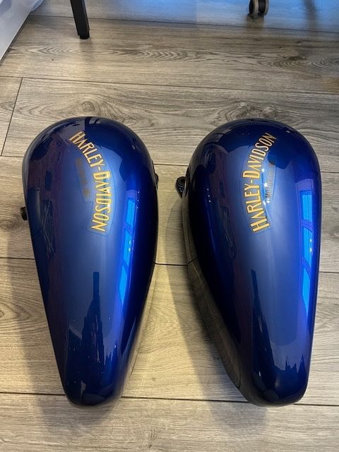 Harley-Davidson Autres accessoires p. véhicule: Harley-Davidson Benzintank Set Evolution blau gebraucht – D'occasion à Samstagern par Rentier8 1