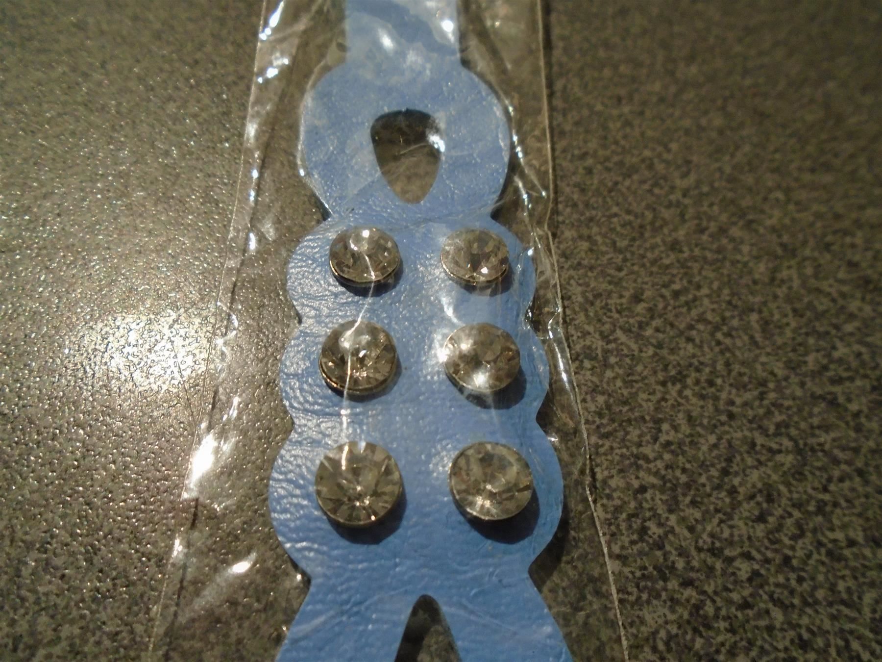Armbänder & -reifen: Armband hellblau/weisse Steinchen – Neu und originalverpackt aus Zürich von abraxas1291 1