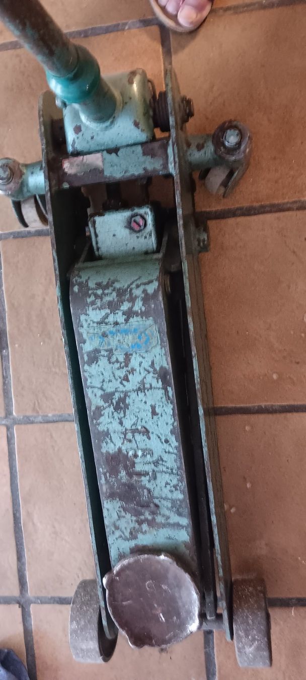 Hebebühne & Wagenheber: Wagenheber   2 t gebracht – Gebraucht aus Wauwil von fiero2000