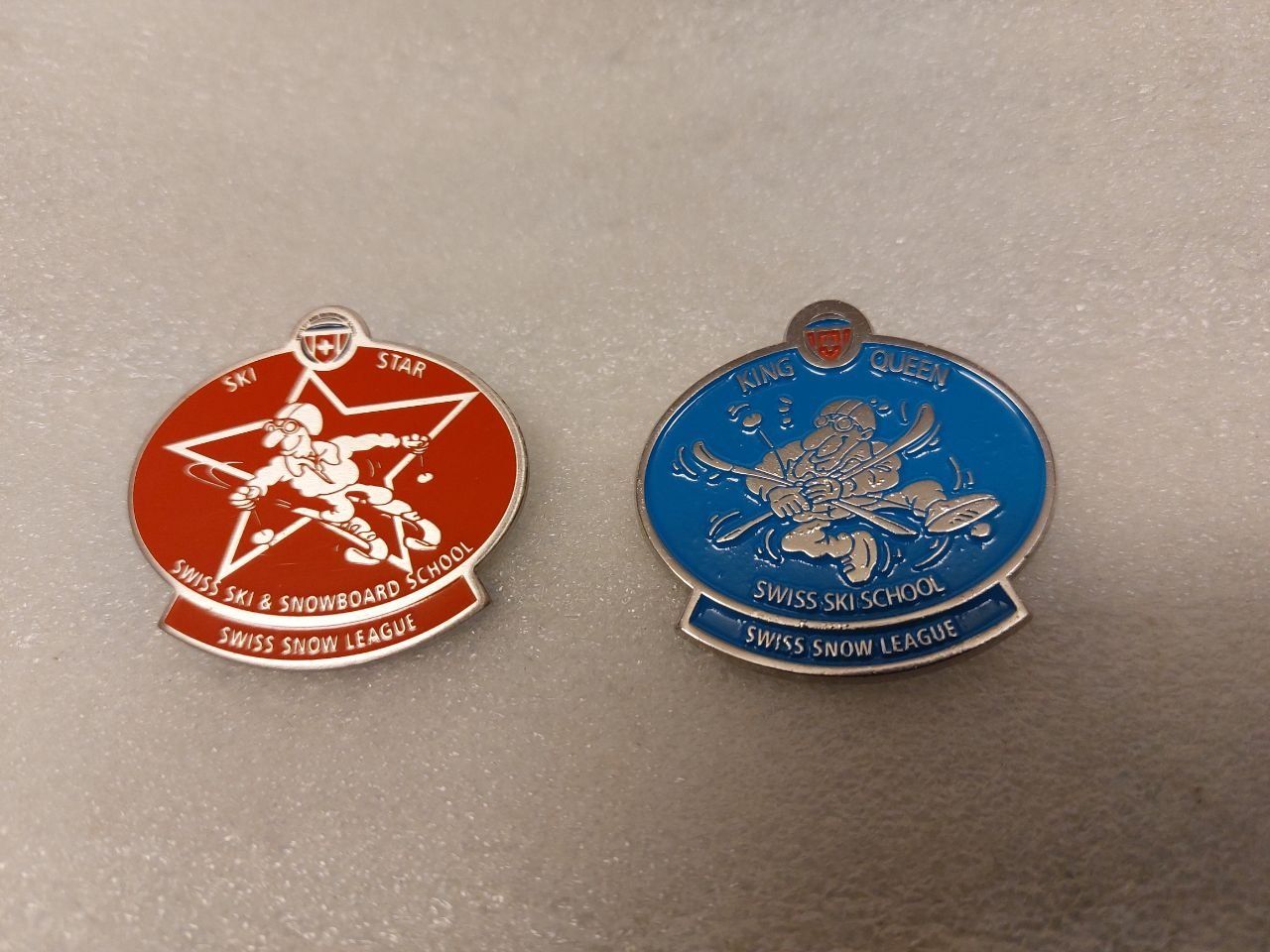 Broches & Aiguilles: 2 Pins Swiss Snow League – D'occasion à Pambio Noranco par Pol69