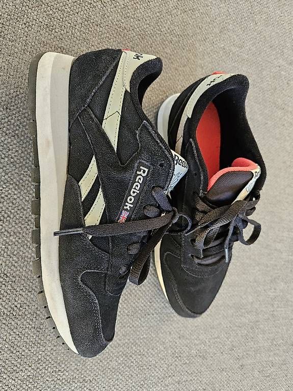 Nike Herrenschuhe: Reebok classic schwarz Grösse 37.5 – Gebraucht aus Herrenschwanden von marcavi 1