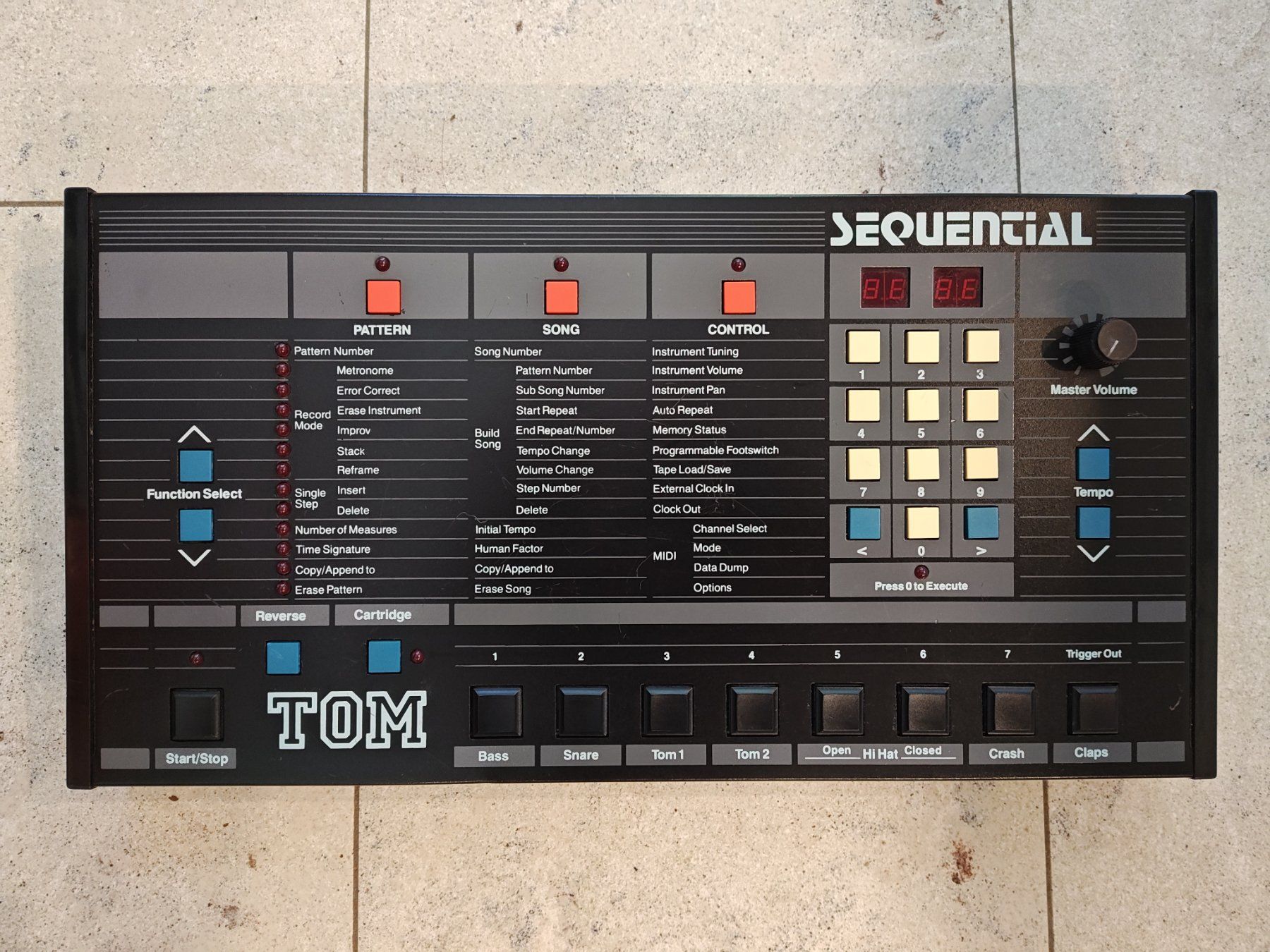 Strumenti musicali: 1985 Sequential Circuits TOM Modell 420 gebraucht – Usato da Zeiningen venduto da Grementieri