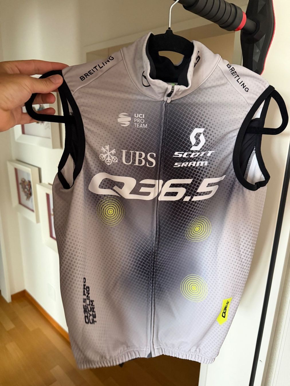Gilets: Q36.5 Pro Team 2024 Vest Size M – D'occasion à Küsnacht ZH par gma_67jc
