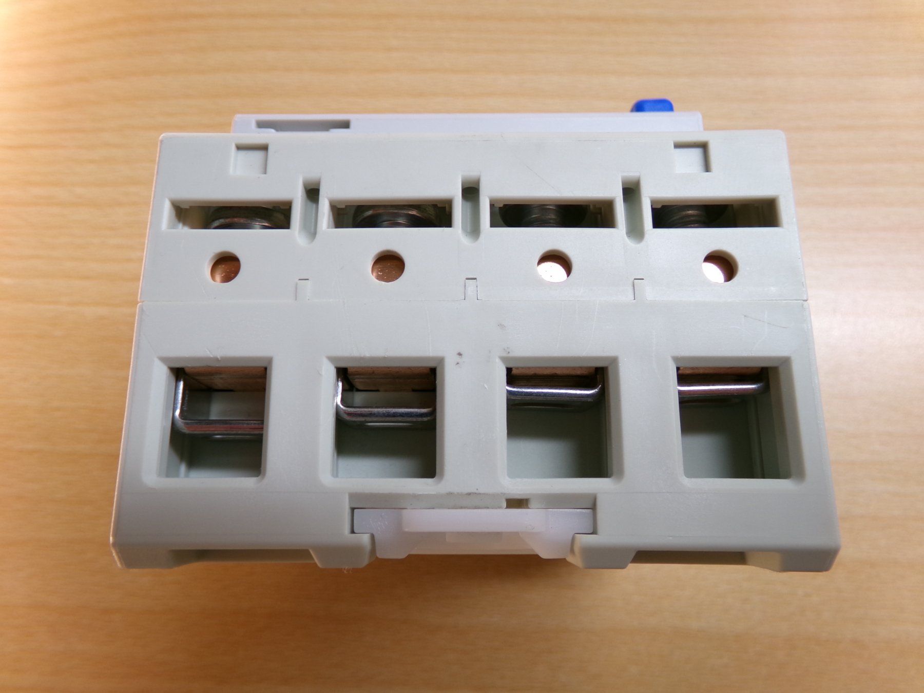Hager Schalter: FI 4pol. Hager CDB 440E 40A 30mA Typ B – Gebraucht aus Hombrechtikon von HGK50 4