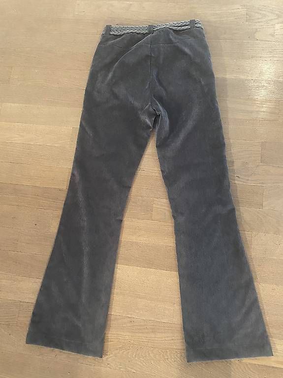 Pantaloni: Avec Studio Cord-Schlaghose Grau mit Flechtdetails  Gr. S – Usato da Aadorf venduto da cel_z695 2