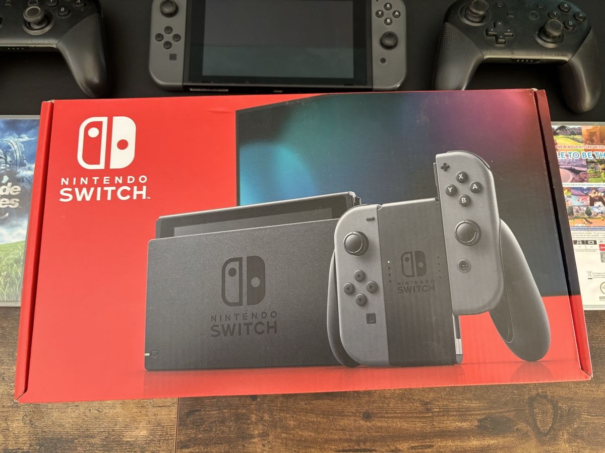 Nintendo Console: Nintendo Switch mit diversen Spielen und zwei pro Controller – Usato da Ipsach venduto da seb_2p9q 6