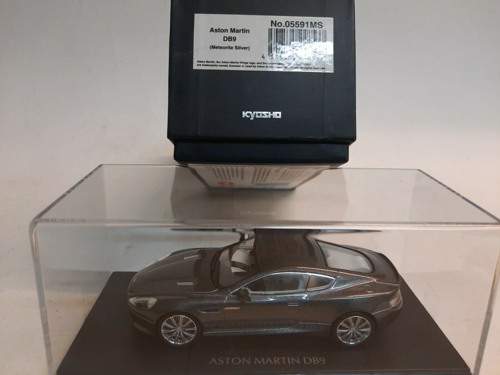 Aston Martin Modellini d'auto: Aston Martin DB9 Phase III 2012-2015 Meteorite Silver met. – Nuovo e nell'imballaggio originale da Gerlafingen venduto da espero88 7