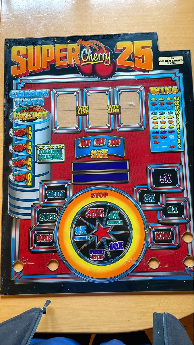 Slot Machine: Spielautomaten Scheibe Super Games – Usato da Glarus venduto da adiweb007