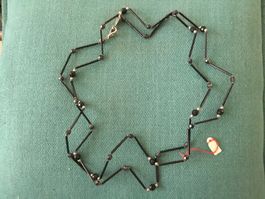 Collier original 1- 3 rangs, barrettes et perles noires neuf