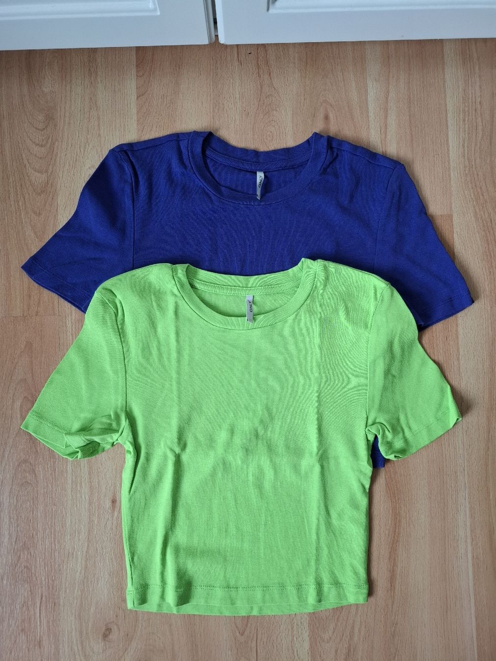 Only T-shirts: Ensemble de 2 t-shirts crop-top – Neuf avec emballage d'origine à La Tour-de-Peilz par Marin_nette 4