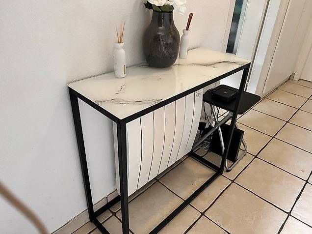 Tables: Console Table – D'occasion à Le Grand-Saconnex par lol_zs8k 2