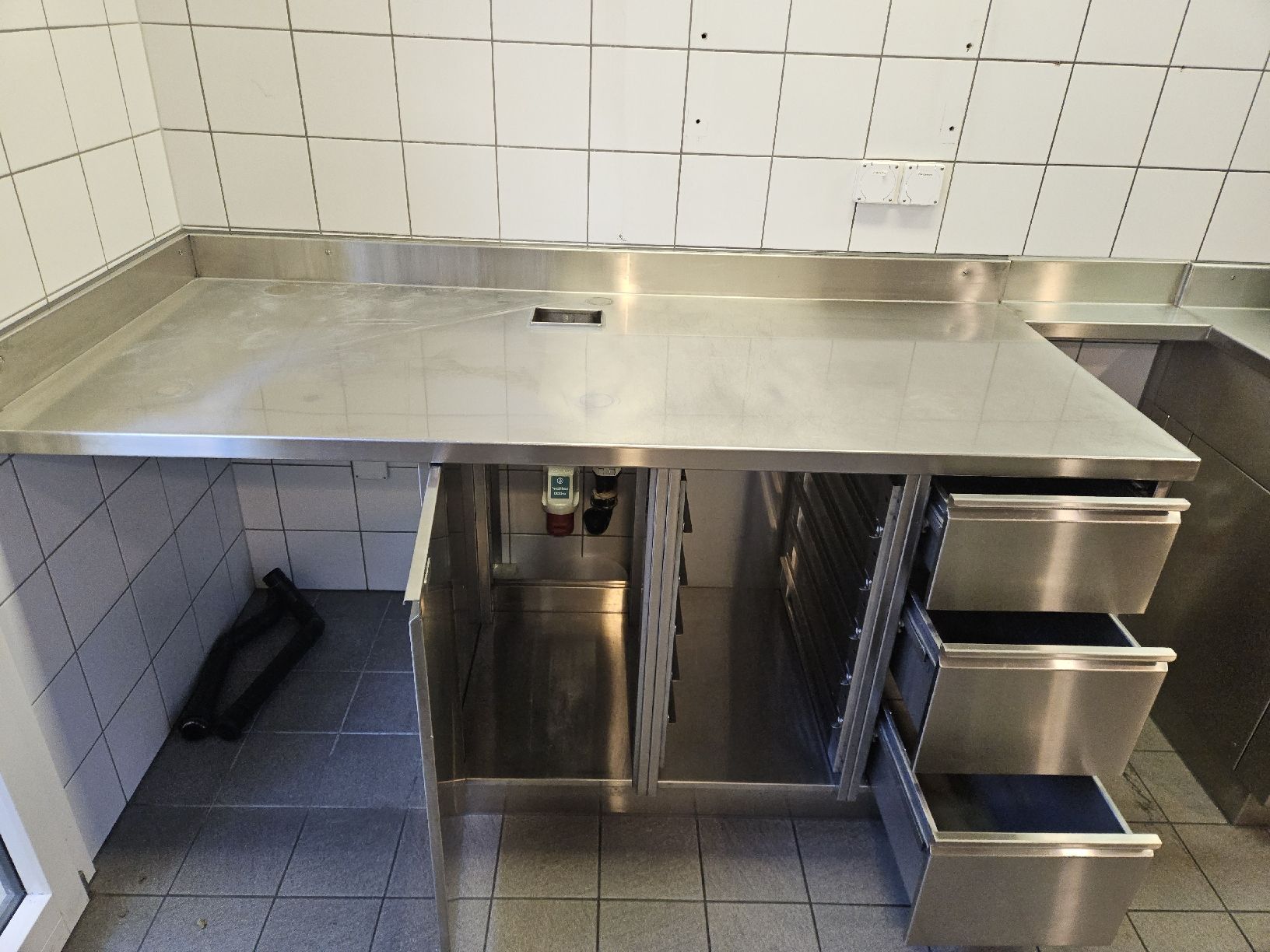 Komplettküchen: Arbeitskorpus warme Küche, Glaskeramik, Griddleplatte Gastro – Gebraucht aus Morschach von Hanswi 6