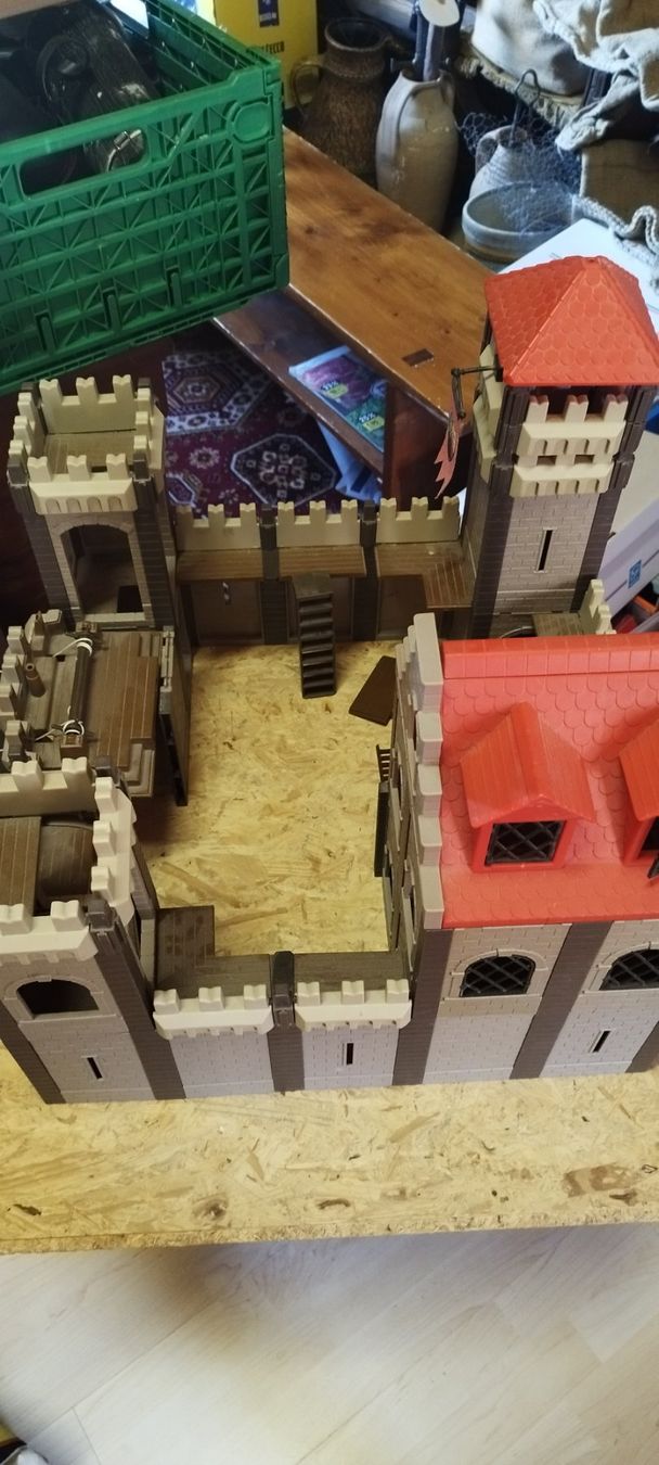 Playmobil Giocattoli: Château Playmobil – Usato da Ballaigues venduto da Boubou2018