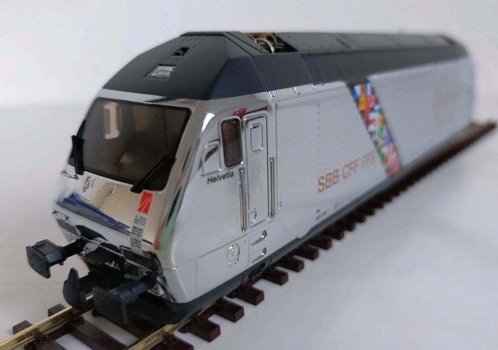 HAG H0 - 070 - Locomotive électrique - Re 460 argent '150