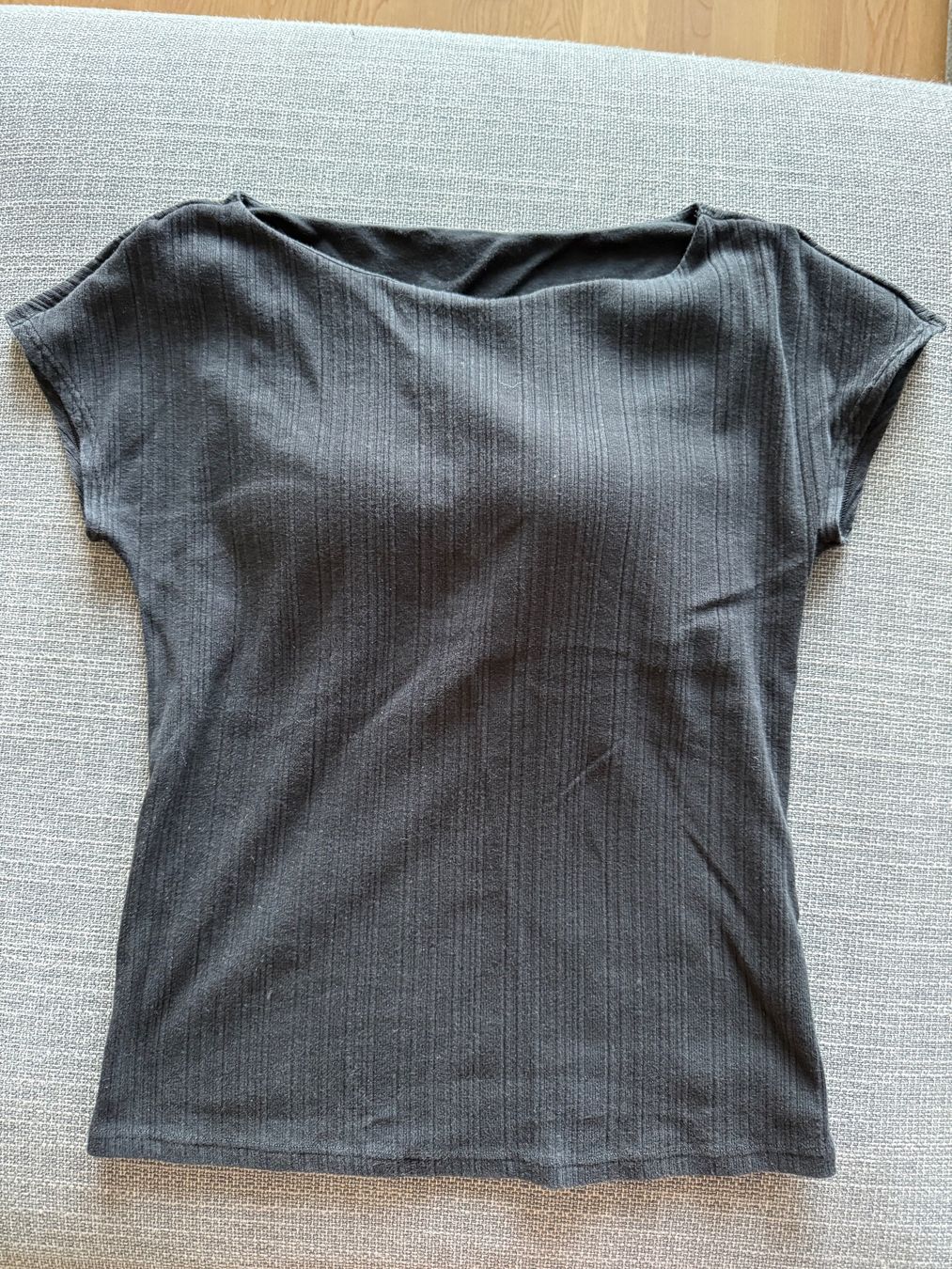 Uniqlo T-shirt: Uniqlo T-shirt with bra – Usato da Dübendorf venduto da zhe_69pd