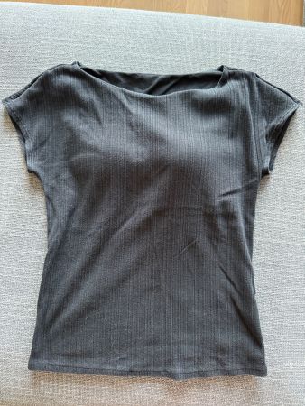 Uniqlo T-shirt with bra
