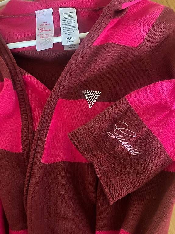 Giacche: Guess Strickjacke mit Kapuze – Usato da Langnau am Albis venduto da Monikacv16
