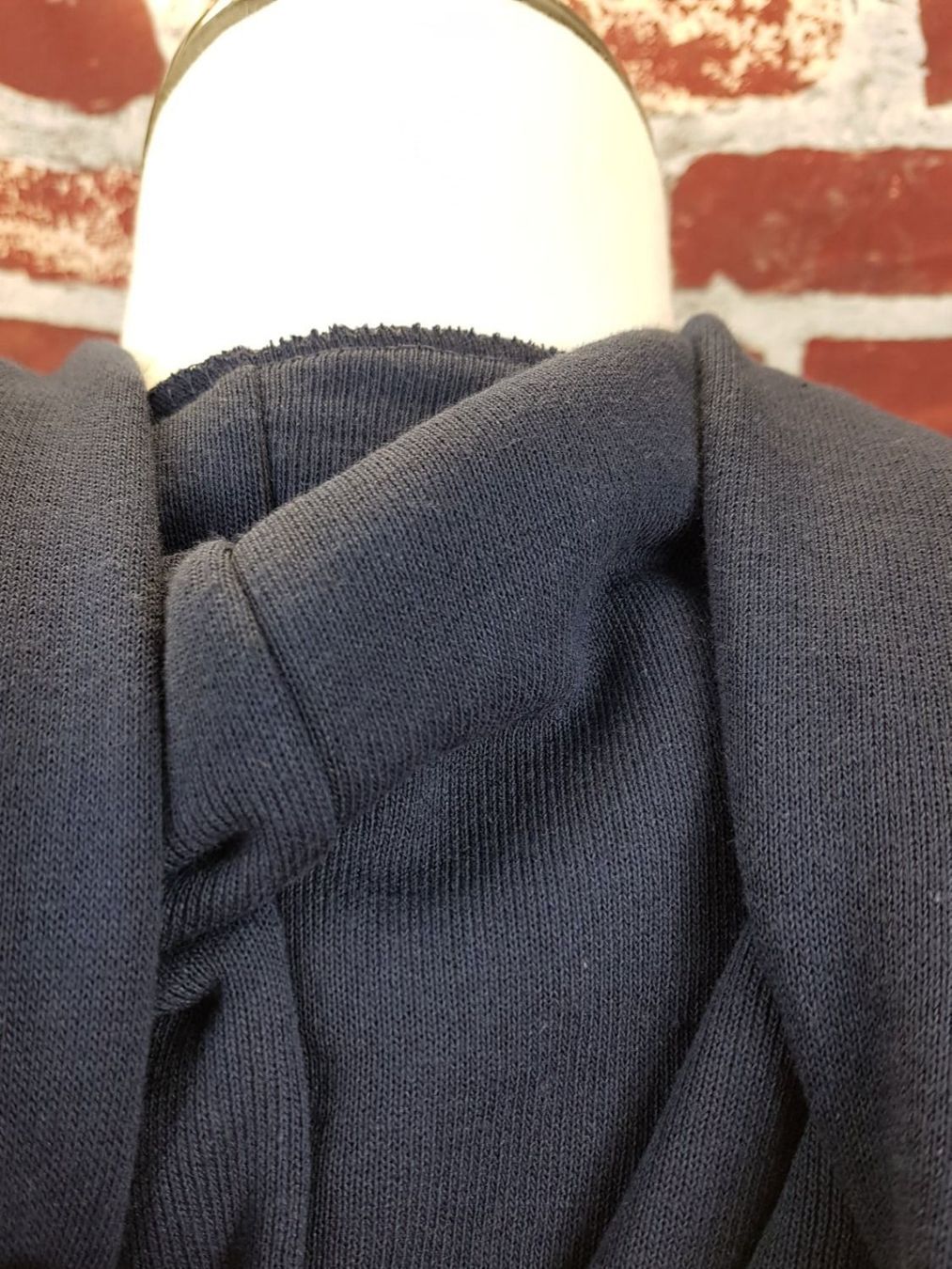 Maglioni & Felpe: Kapuzenpullover dunkelblau warm Gr. S – Nuovo e nell'imballaggio originale da Seuzach venduto da VT-Collections1 4